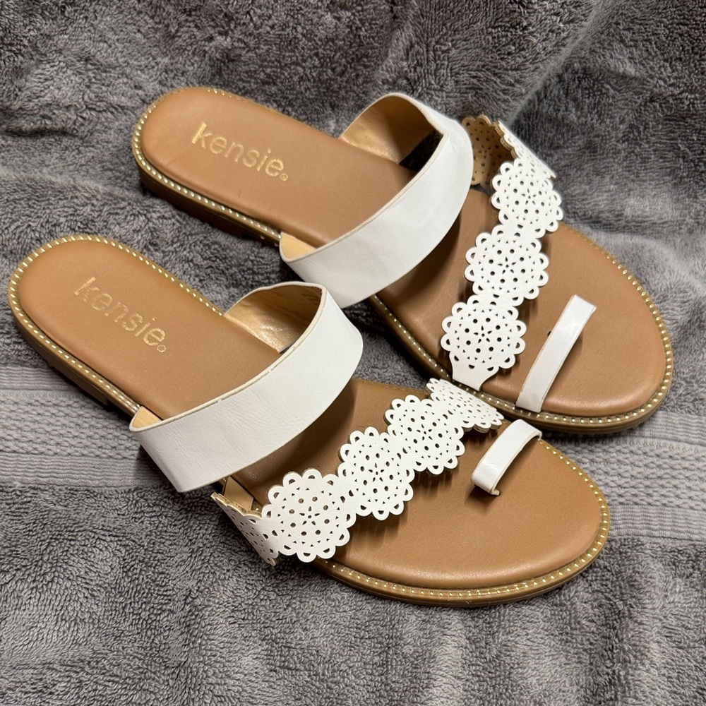 Kensie Women's White and Tan Sandals
